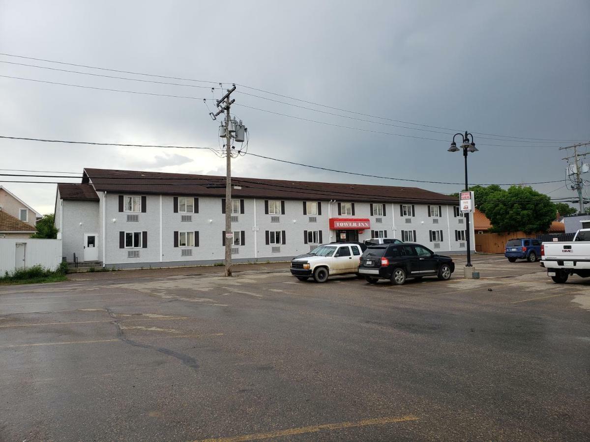 Tower Inn Estevan Exterior foto